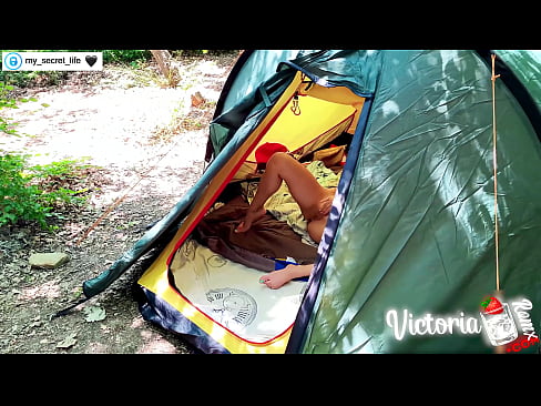 ❤️ Difilmkan di kamera Pria brengsek yang bersemangat dari Orang Asing di dalam tenda ❤️ Porno di id.porngifmag.ru